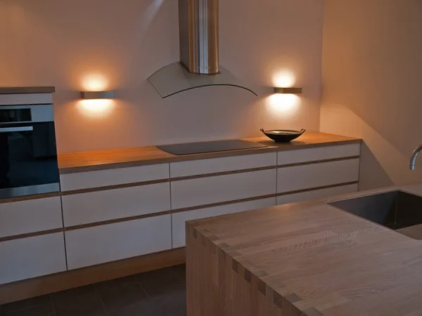 Moderno moderno design limpo cozinha de madeira — Fotografia de Stock
