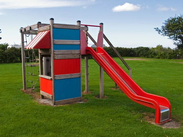 Nowoczesny kolorowy plac zabaw dla dzieci — Zdjęcie stockowe
