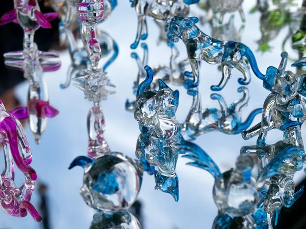 Coloridos hermosos animales de vidrio estatuillas — Foto de Stock