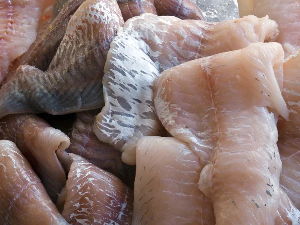 新鮮な海のタラの魚の切り身の表示 — ストック写真