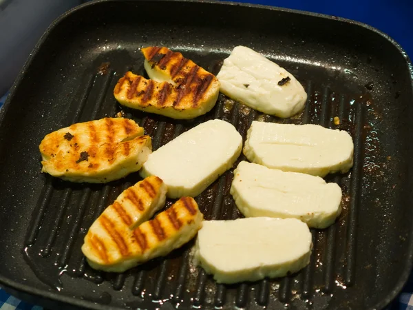 Traditinal Cypriot Halloumi Cheese — Stock Photo, Image