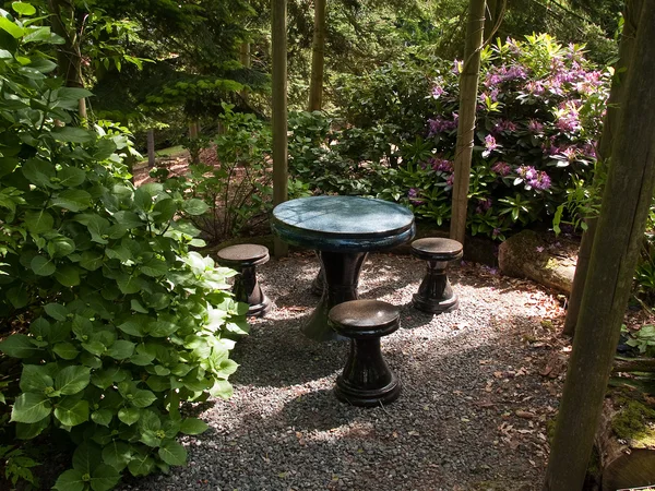 Mooie tuin stenen zithoek — Stockfoto