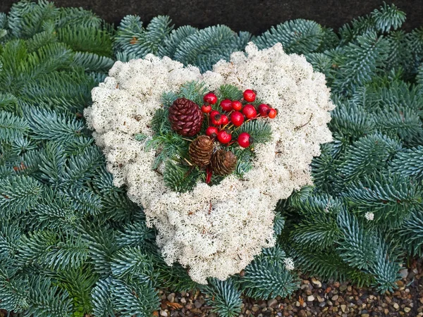 Cemetery Christmas grave garland wreath — Stock Photo, Image