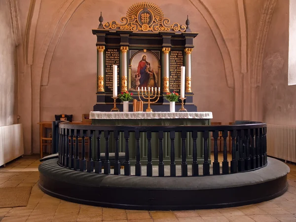 Vackert inredda kyrkans altare — Stockfoto