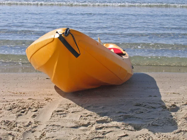 Kayak de mer prêt à partir — Photo