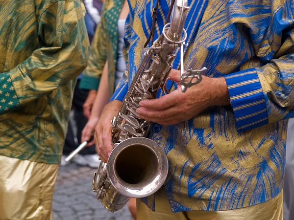 Brasilien samba carnival saxofon spelare — Stockfoto