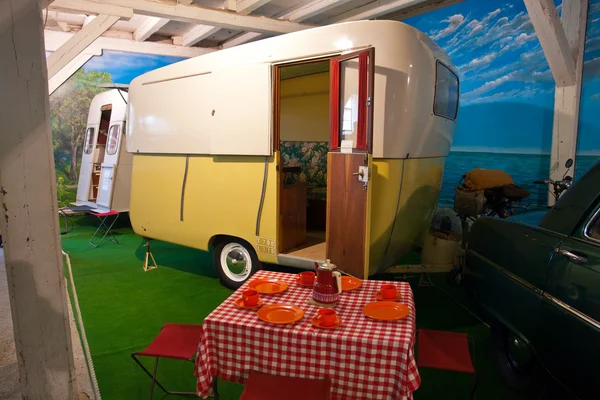 Vintage klasik kamp karavan — Stok fotoğraf