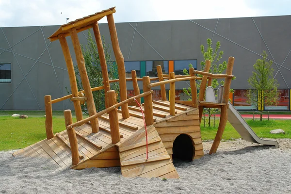 Statek piracki drewniany plac zabaw dla dzieci — Zdjęcie stockowe