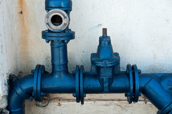 Kovová vodovodní potrubí — Stock fotografie