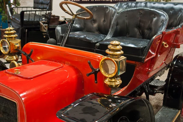 Klasik eski araba — Stok fotoğraf