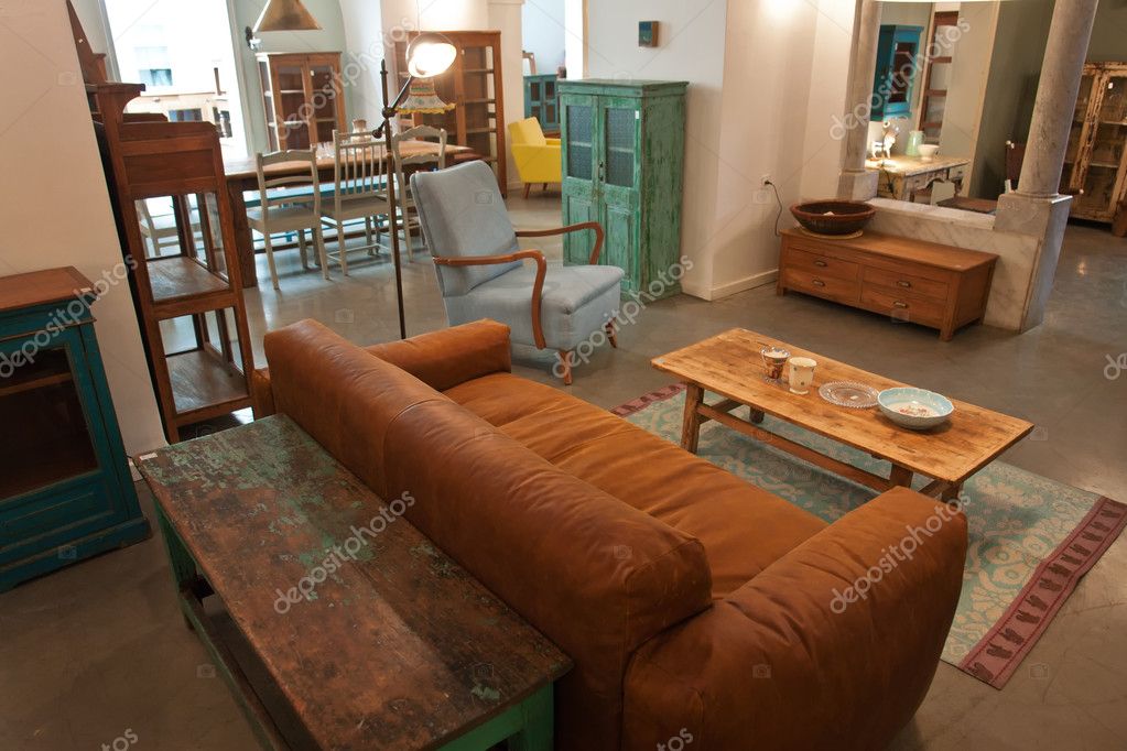 Elegante land stijl woonkamer — stockfoto © ronyzmbow #9331762 Retro living rooms woonkamer
