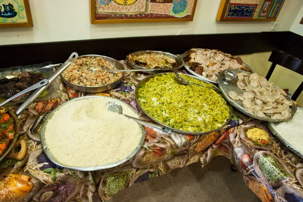 Dîner arabe traditionnel riche — Photo