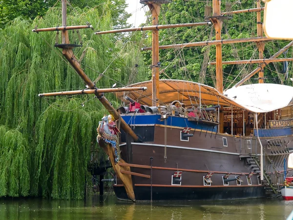 Pirate boat