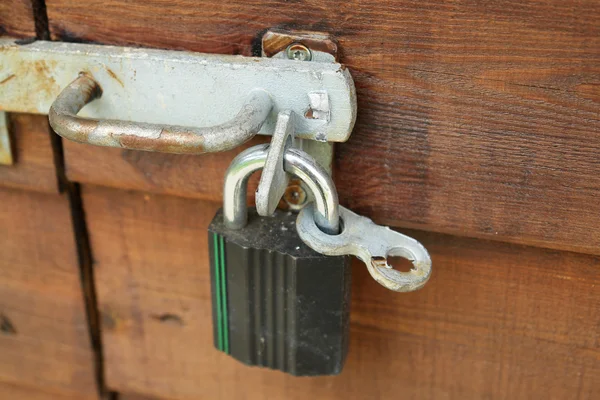Broken padlock — Stock Photo, Image