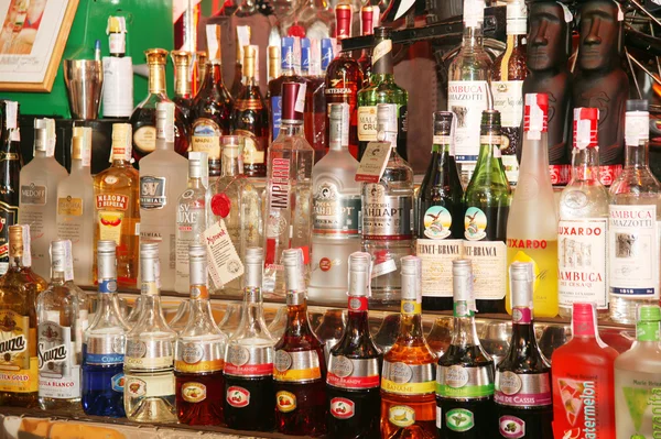 Diverse alkoholhaltiga produkter Royaltyfria Stockbilder