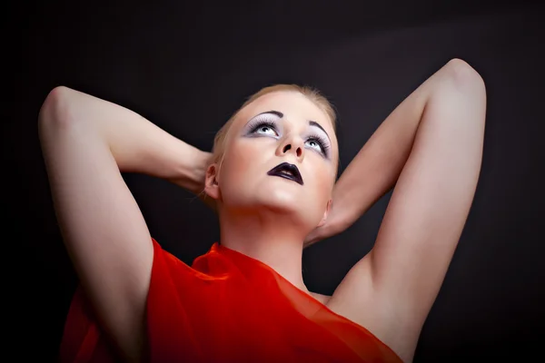 Sexig blond kvinna i underkläder med kreativa makeup — Stockfoto