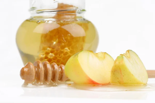 Honig und Apfelstücke — Stockfoto