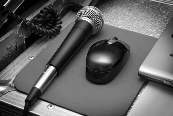 Mikrofon ve fare — Stok fotoğraf