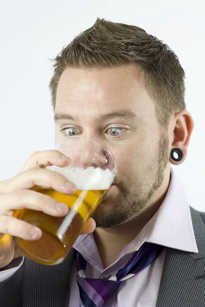Stirrar på öl — Stockfoto