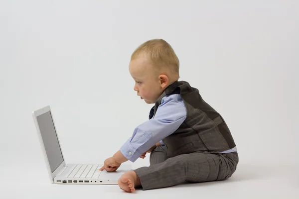 Biznes dziecko na komputerze — Zdjęcie stockowe