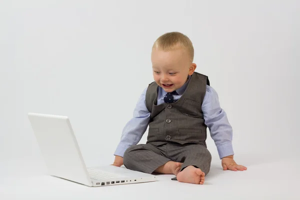 Biznes dziecko na komputerze — Zdjęcie stockowe