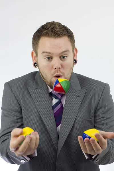 Homme d'affaires jonglant — Photo