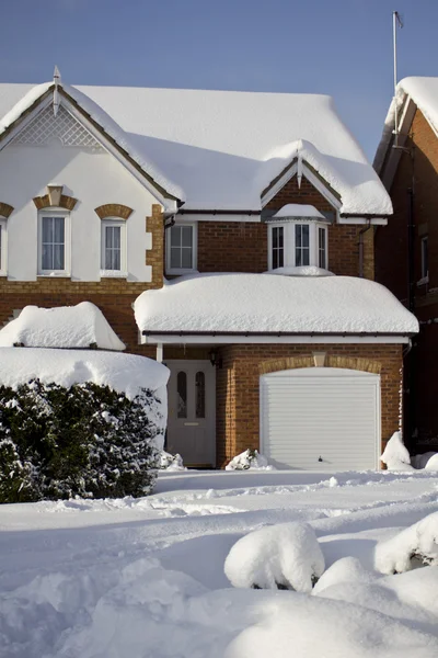 Mooie sneeuw huis — Stockfoto