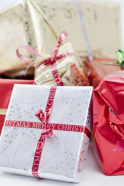 Presentes de Natal perto — Fotografia de Stock