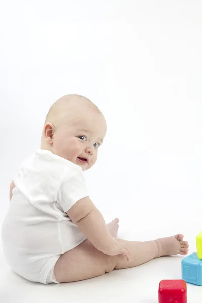 Bebê feliz bonito com brinquedos — Fotografia de Stock