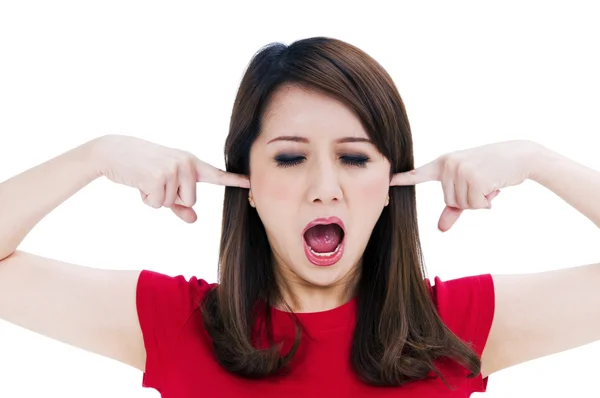 Csalódott fiatal nő ujjaival a fülébe — Stock Fotó