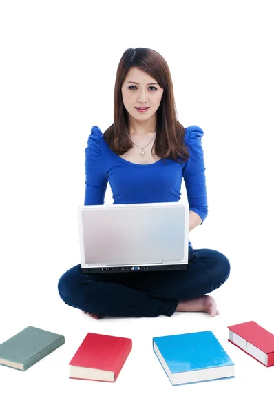 Casual student med laptop — Stockfoto