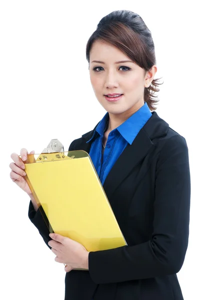 Jovem mulher de negócios asiática segurando prancheta — Fotografia de Stock