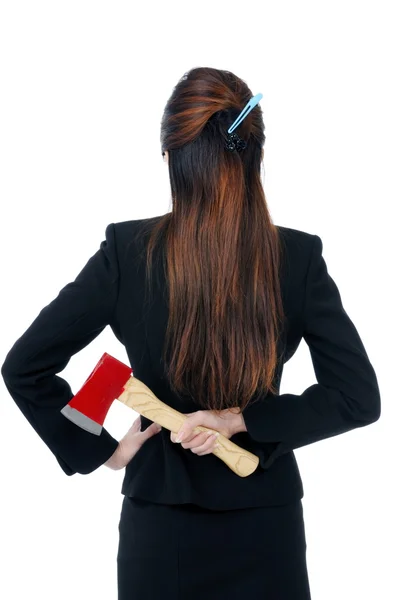 Geschäftsfrau hält Axt hinter ihrem Rücken — Stockfoto