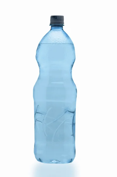 Blauwe fles water geïsoleerd op wit Stockfoto
