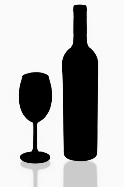 Ρίχνει κόκκινο κρασί στο κύπελλο γυαλιού που απομονώνονται σε λευκό — Φωτογραφία Αρχείου