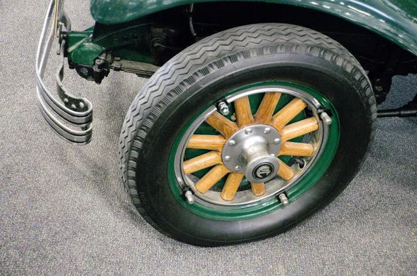 Classic car wheel — Stock Photo, Image