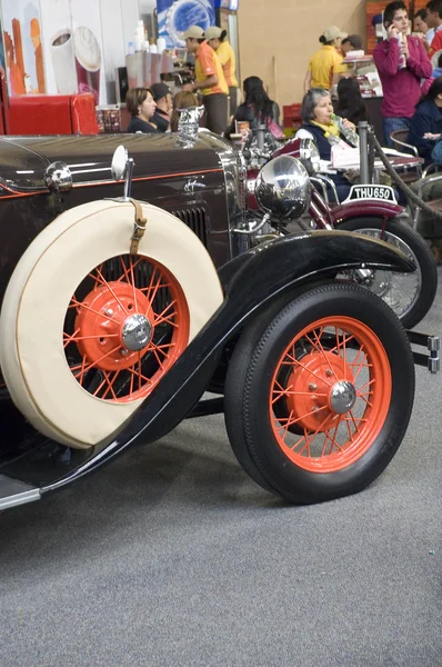 Roda de carro clássico — Fotografia de Stock