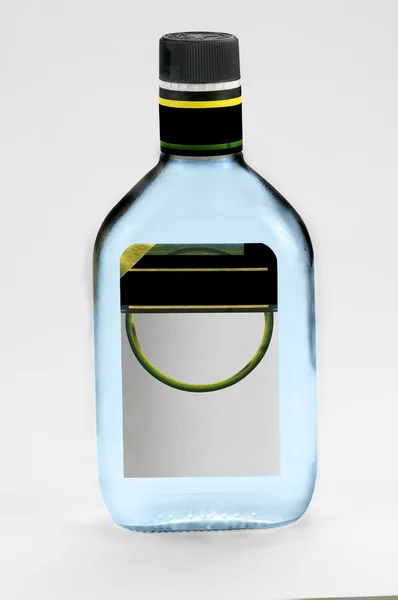 Blå flaska med etikett — Stockfoto