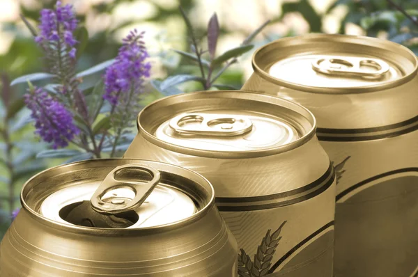 Tres latas de cerveza —  Fotos de Stock