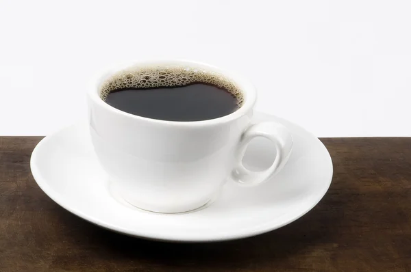 Šálek kávy na bílé červené — Stock fotografie