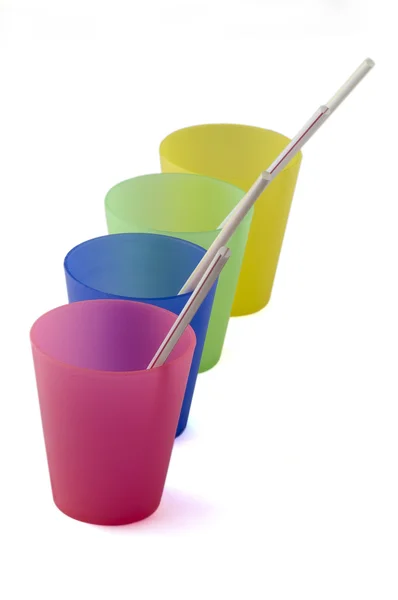 Tasses en plastique coloré — Photo