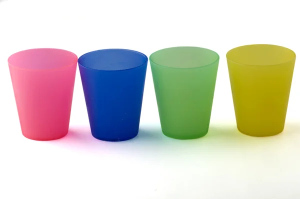 Färgad plast cups — Stockfoto