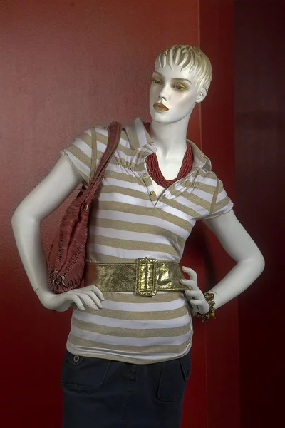 Mannequin met kleren shirt en broek van jongeren — Stockfoto