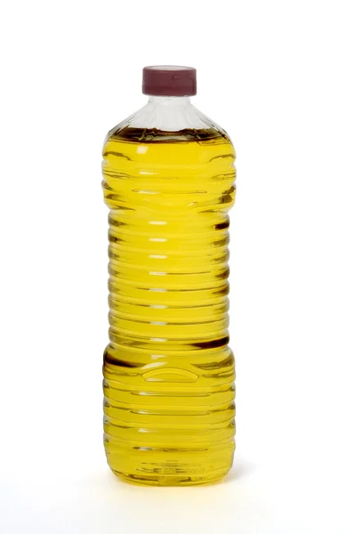 Amour aux olives et une bouteille d'huile d'olive isolée sur blanc — Photo