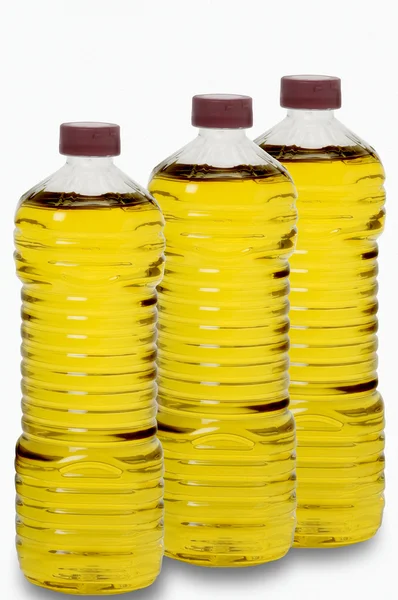 Liefde met olijven en een fles olijfolie geïsoleerd op wit — Stockfoto