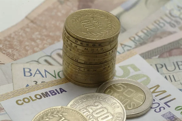 Pesos colombianos pavão bonito — Fotografia de Stock