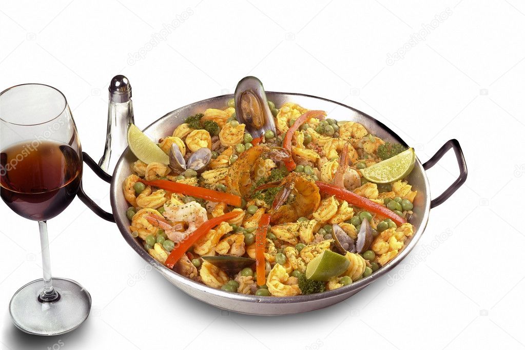 Seafood Paella with red wine — Stock Photo © Nelsonyo 9123406