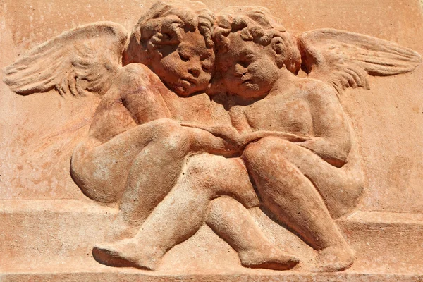 Due angeli - decorazione in terracotta toscana — Foto Stock