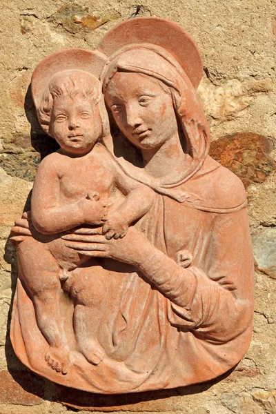 Madonna con niño - decoración de terracota — Foto de Stock