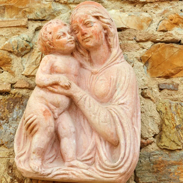 Madonna met kind - Toscaanse terracotta decor — Stockfoto